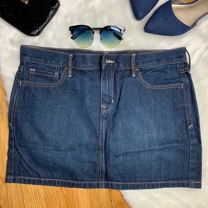 Old Navy Medium wash mini denim skirt Sz 10